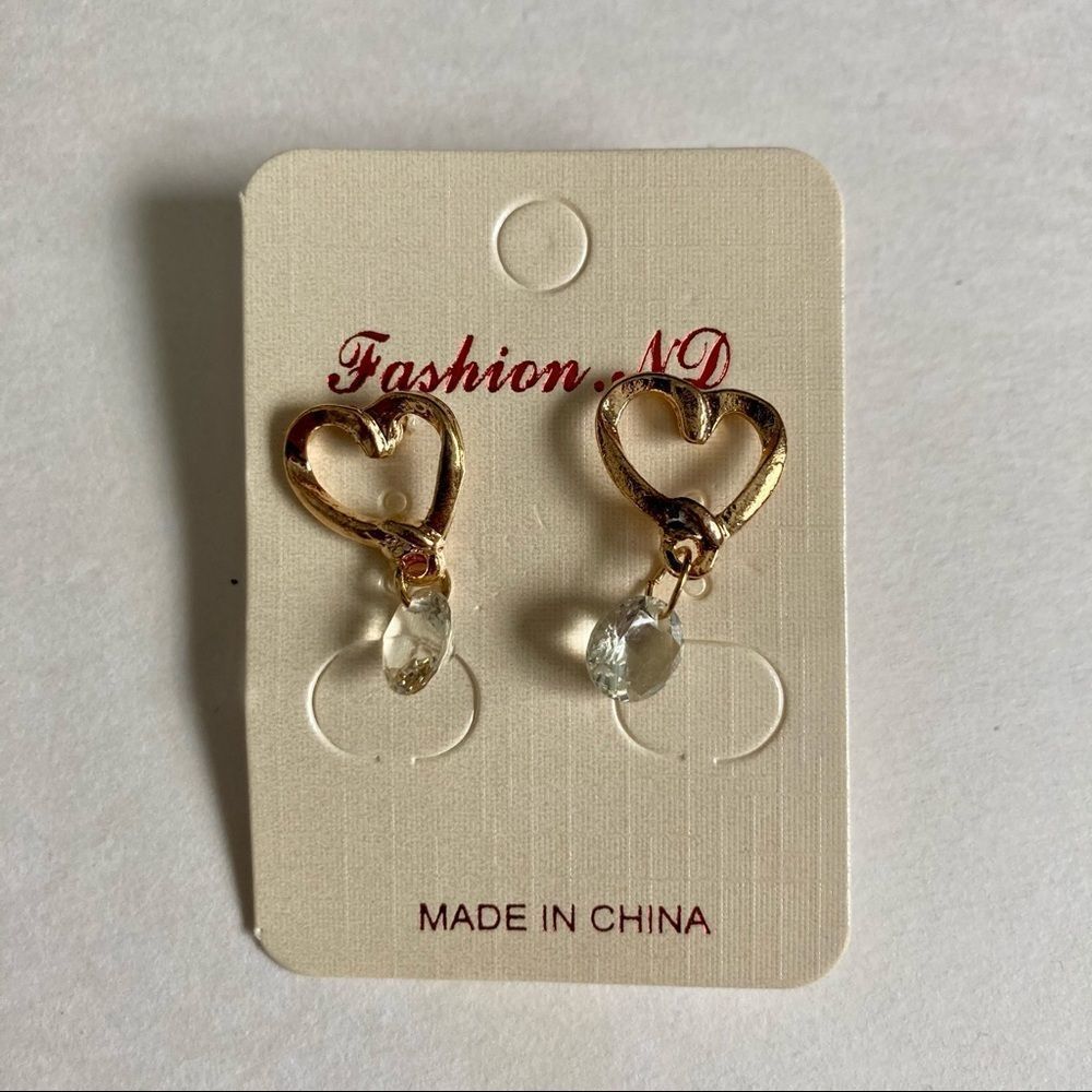 GOLDEN Heart Dangling Crystal Earrings - Picture 8 of 10